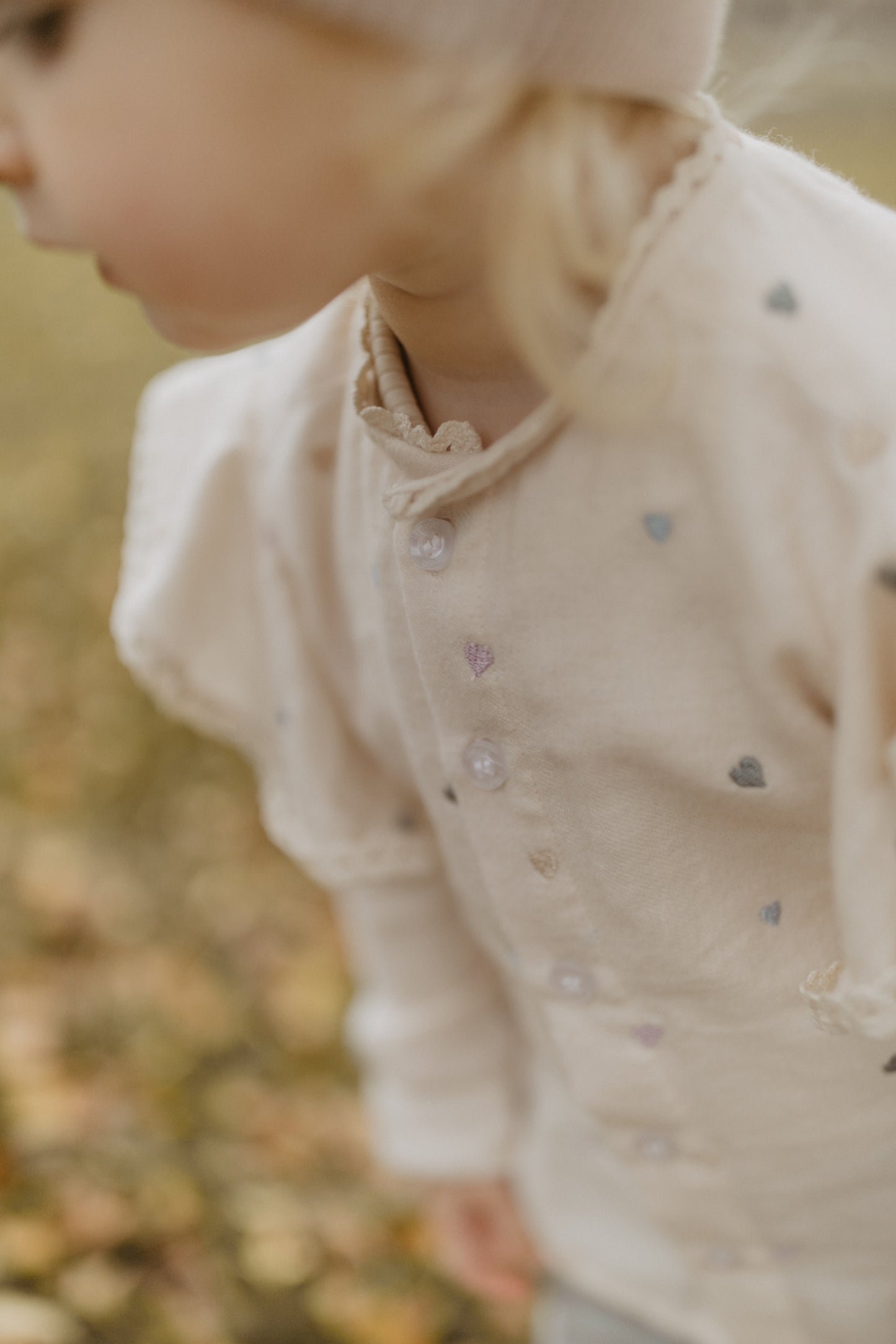 Flanellbluse mit Herzchen-Stickerei und Rüschen 'light beige'