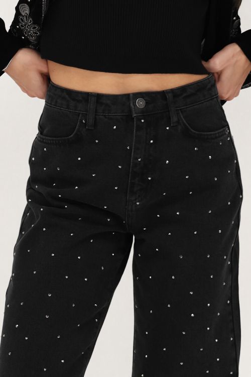 Schwarze Jeans mit weitem Bein und Steinen