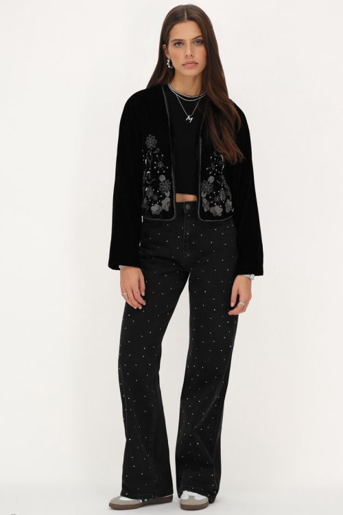 Schwarze Jeans mit weitem Bein und Steinen