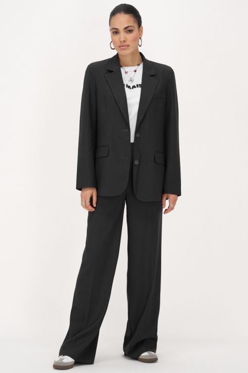 Graue Hose mit weitem Bein