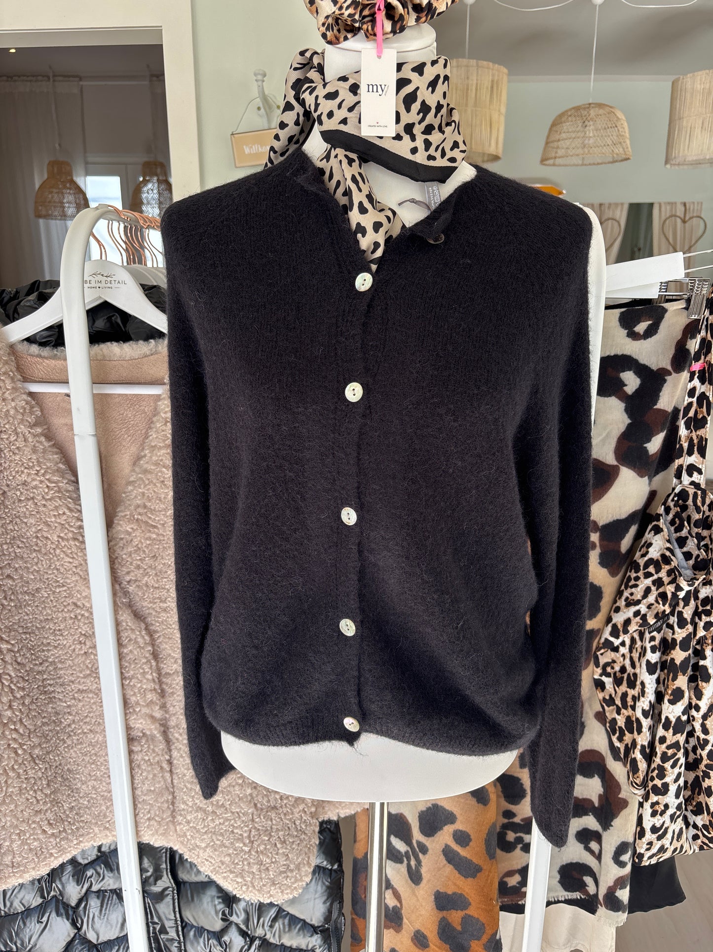 Strickjacke mit Rundhals-Ausschnitt