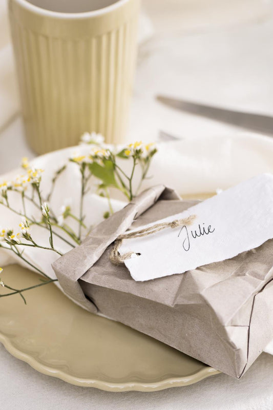 Geschenkanhänger offwhite m/Juteschnur