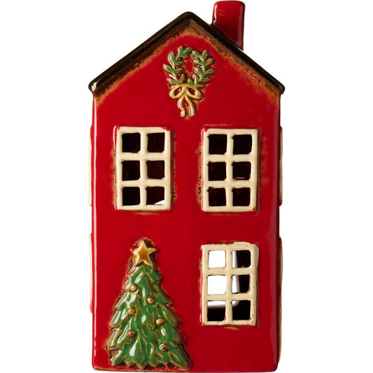 Stillenat Haus mit Tannenbaum vor dem Haus