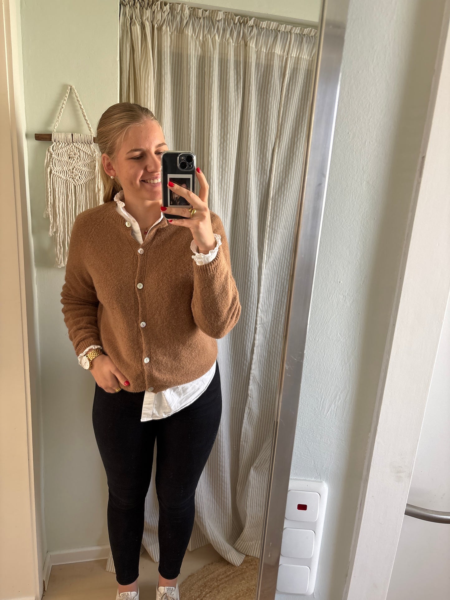 Strickjacke mit Rundhals-Ausschnitt