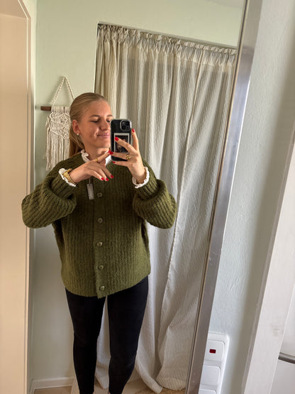 Kastiger Cardigan mit Rundhalsausschnitt