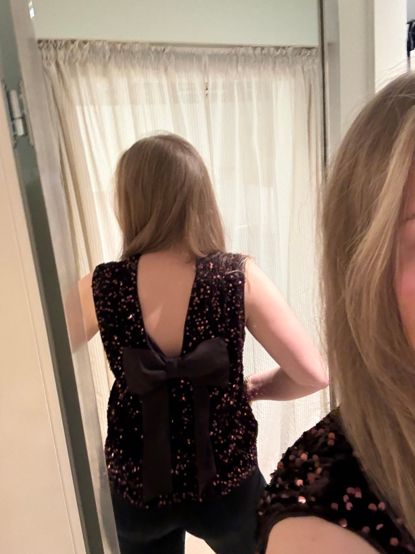 Pailletten Top mit Schleife | chocolate