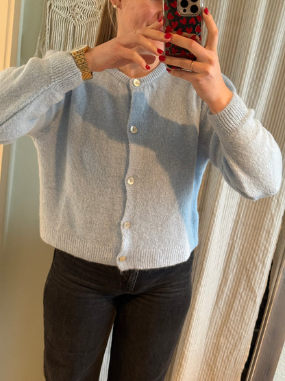 Alpaka Strickjacke Rundhals grau