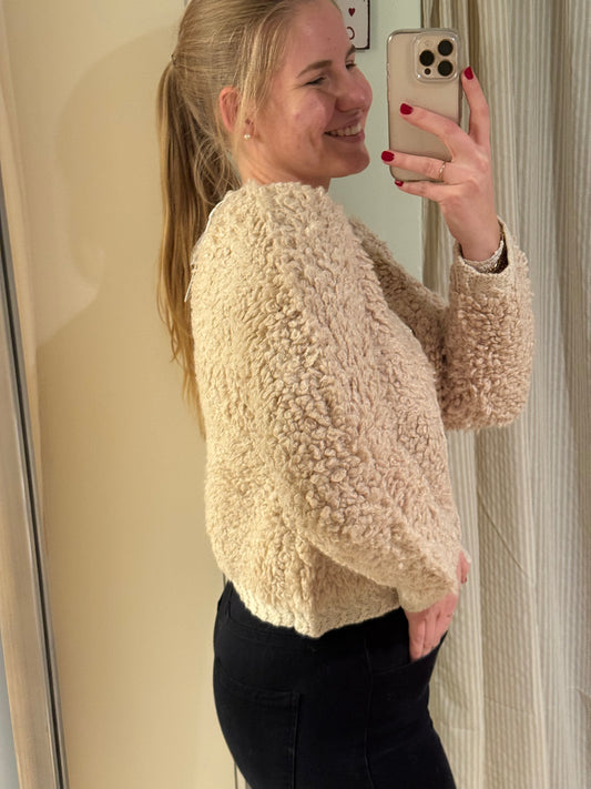 Kurzes Bouclé Jäckchen beige