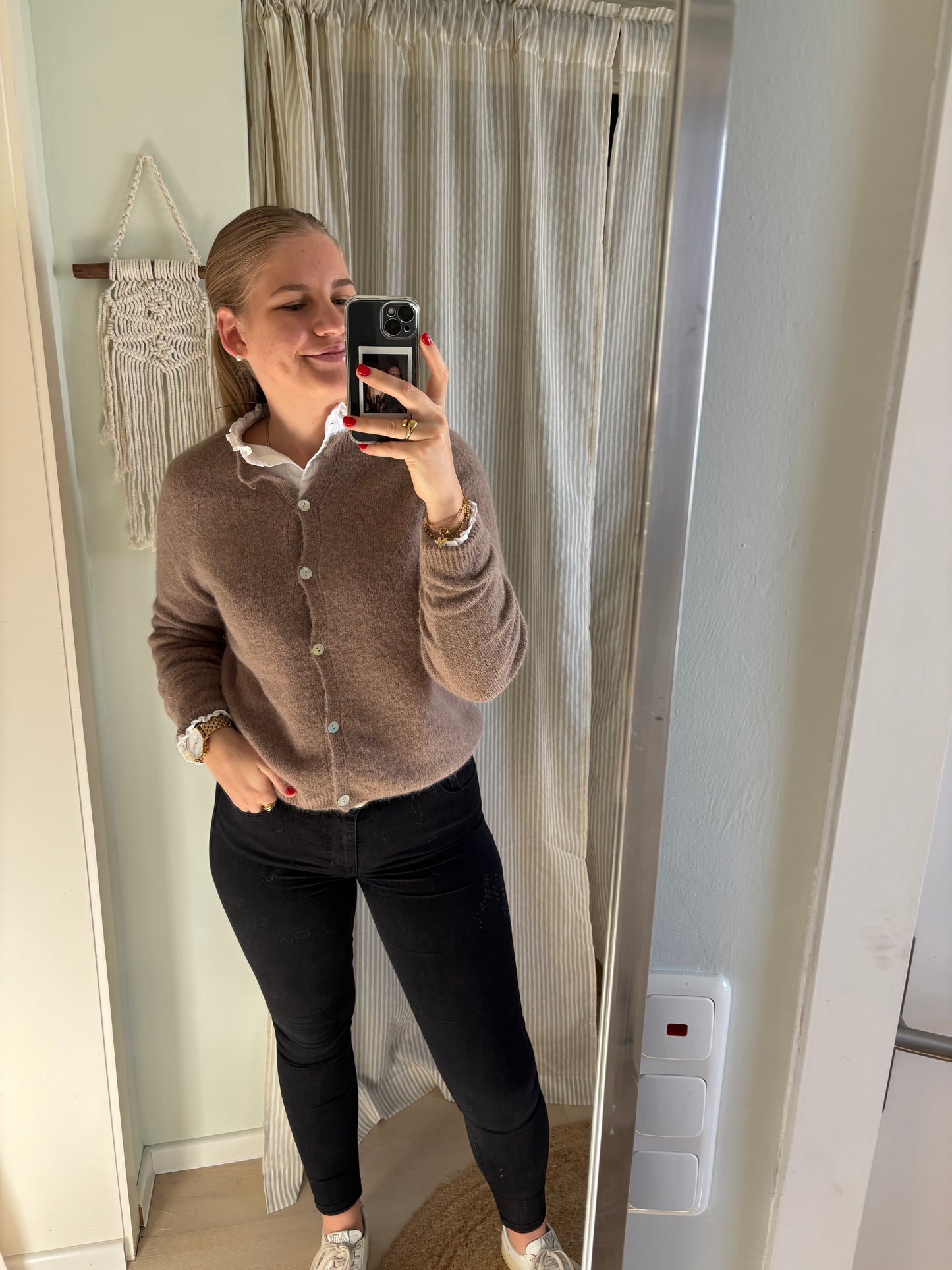 Strickjacke mit Rundhals-Ausschnitt