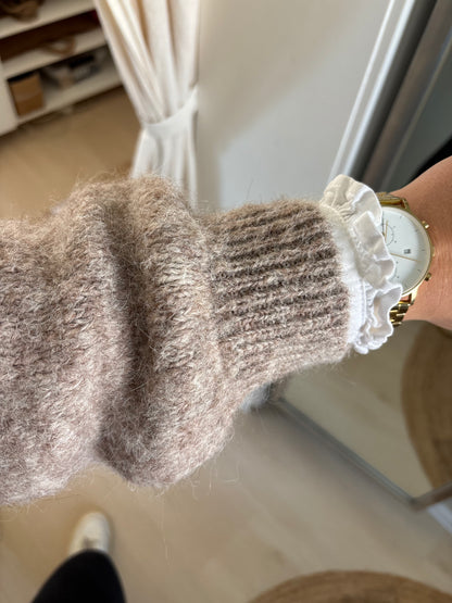 Strickjacke mit V-Ausschnitt und Patch