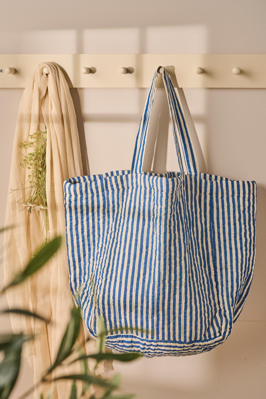 Tasche wattiert m/offwhite und blauen Streifen
