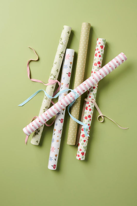 Geschenkpapierrolle | rosa Streifen und roten Herzen