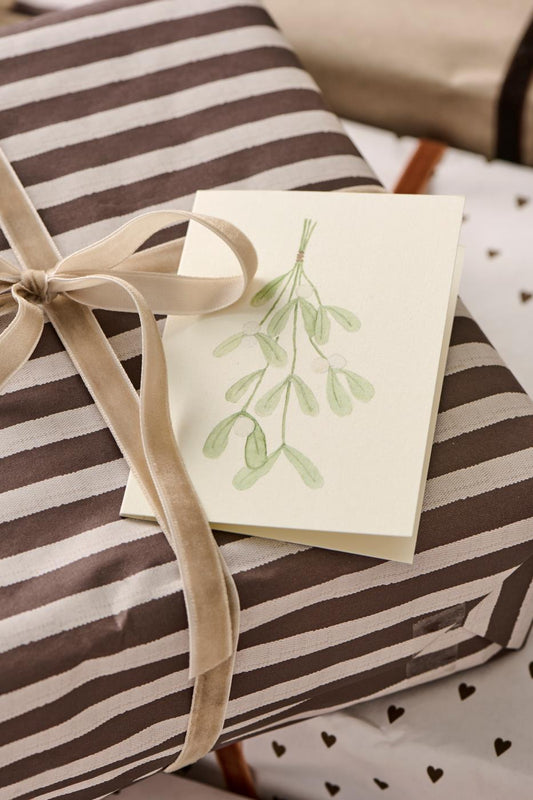 Geschenkpapierrolle mit braunen Streifen