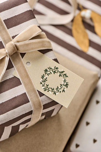 Geschenkpapierrolle mit braunen Streifen