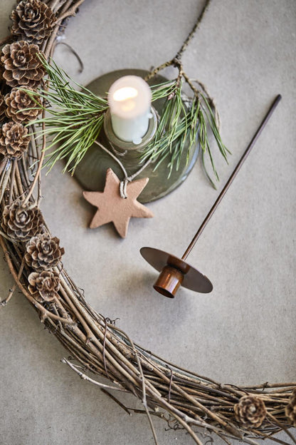 Naturkranz mit Lärchenzapfen