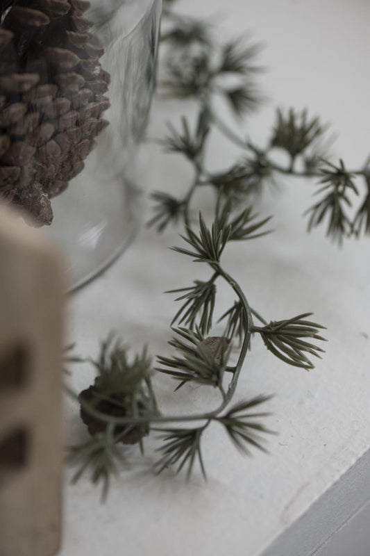 künstliche Zederngirlande mit Zapfen