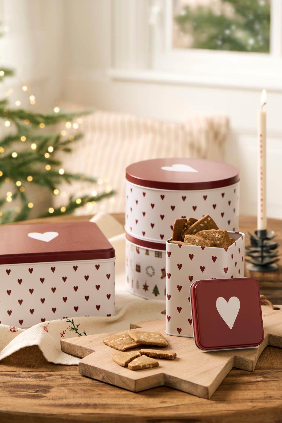 Gebäckdose mit Herzen rund