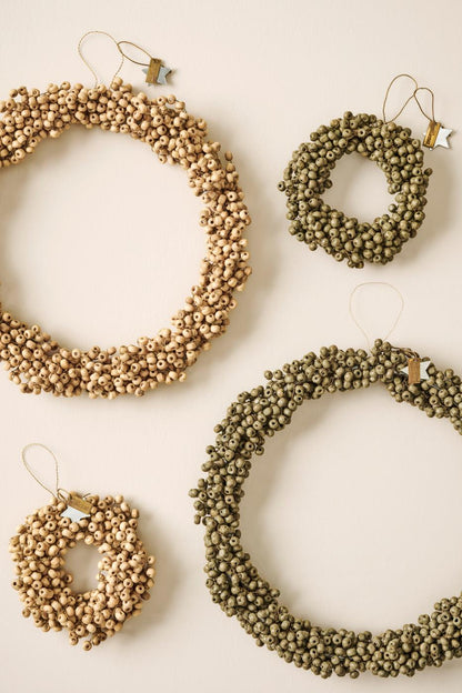 handgefertigter Kranz aus Holzperlen