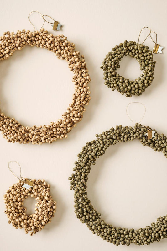 handgefertigter Kranz aus Holzperlen