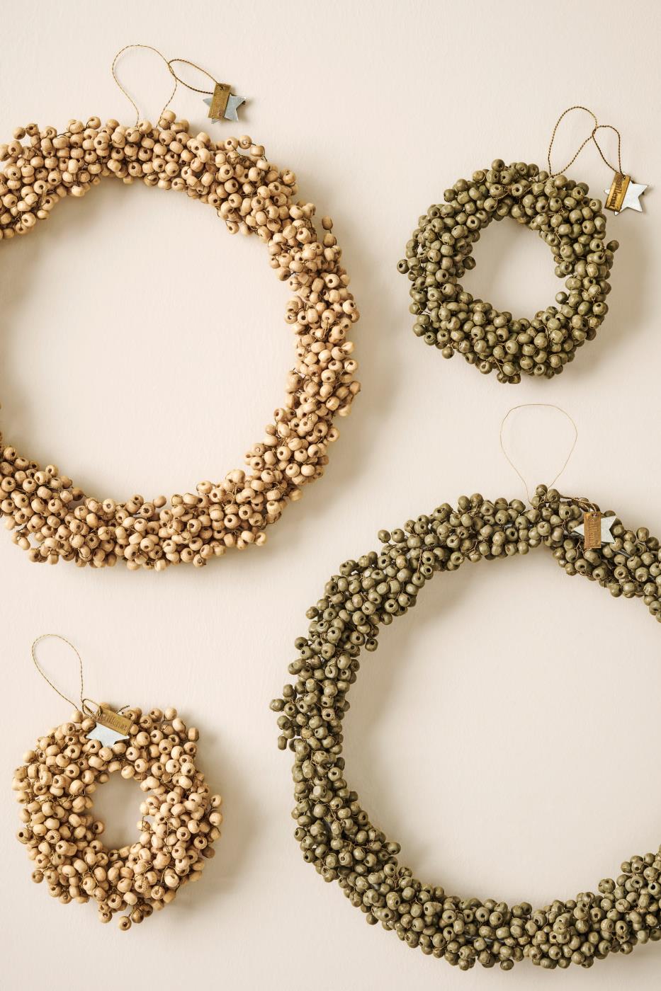 handgefertigter Kranz aus Holzperlen groß