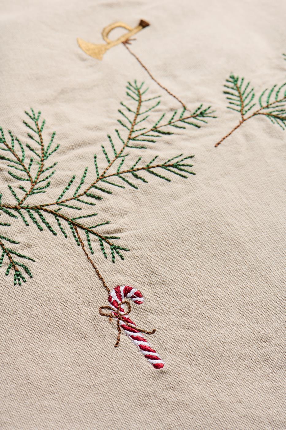 Tischläufer Tradition mit Stickereien