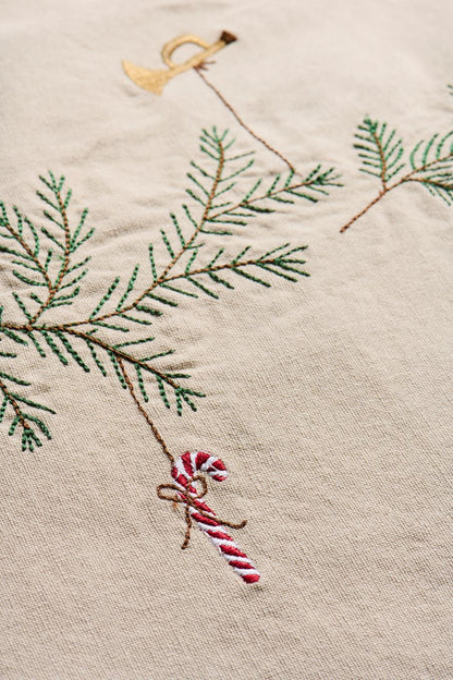 Tischläufer Tradition mit Stickereien