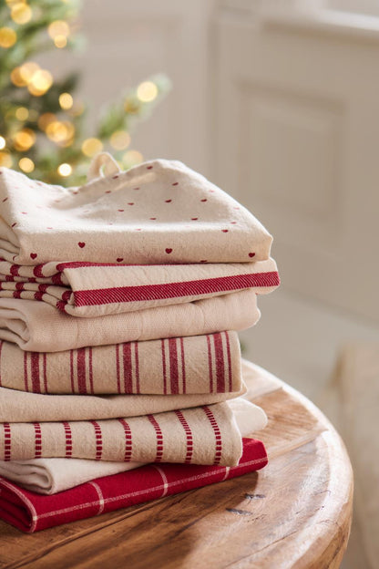 Geschirrtuch mit roten Querstreifen