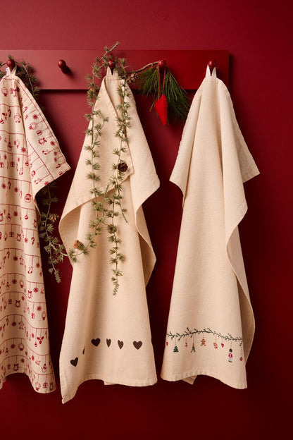 Geschirrtuch mit braunen Herzen