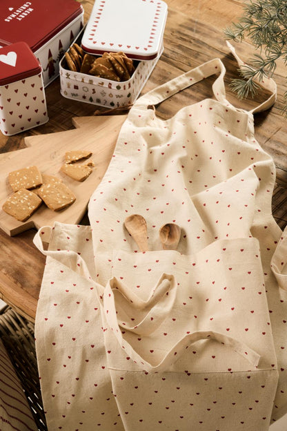 Schürze mit roten Herzen