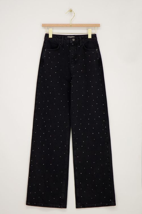 Schwarze Jeans mit weitem Bein und Steinen