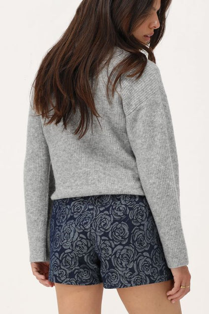 Grauer Cardigan mit Knöpfen