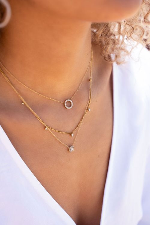 Halskette mit Strasssteinen