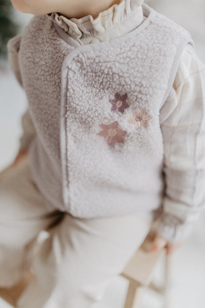 Teddy Weste 'lavender' mit Blumenstickerei - lavender